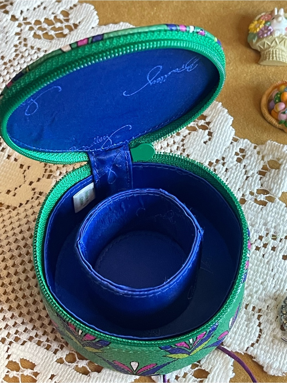 Vera Bradley jewelry case - Picture 2 of 2